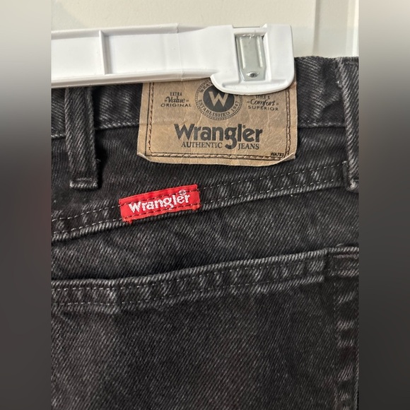 Wrangler | Relaxed Fit Black Jeans | Size 38x30 - Picture 6 of 7